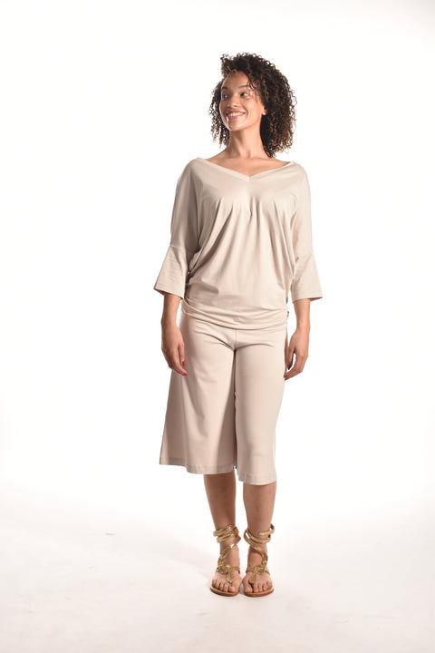 Miro-basic t shirt with v-neck in front and back